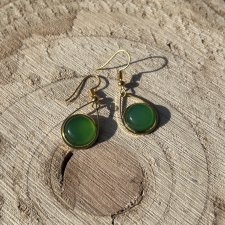 Kolczyki PETRA łezki w kolorze złotym z zielonym onyksem – elegancka biżuteria handmade