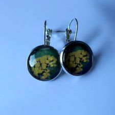 Kolczyki ŁĄKA w kolorze srebrnym – okrągłe kolczyki z motywem wrotyczu