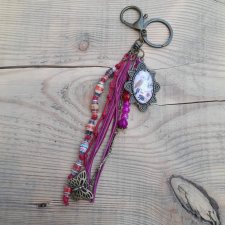 Brelok do kluczy w stylu boho z kaboszonem -  Pink Bird Charm
