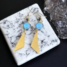 Długie kolczyki w kolorze złotym – kolczyki z błękitnym oczkiem