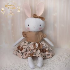 Króliczek Sara przytulanka w beżowo-brązowej sukieneczce z falbankami GOTOWA