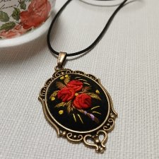 Ręcznie haftowany wisior  JESIEŃ