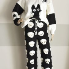 Ręcznie robione spodnie szydełkowe z czaszkami