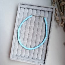 Niebieski choker