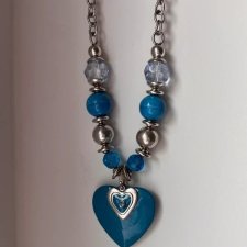 Naszyjnik z sercem w kolorze turkusowym – romantyczny styl vintage glamour