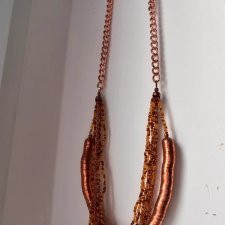 Naszyjnik boho w kolorze miedzi z koralikami – artystyczny styl vintage handmade