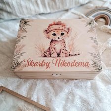 DREWIANY KUFEREK POJEMNIK NA ZABAWKI prezent na chrzest metryczka urodzenia