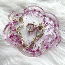 Tacka z żywicy na biżuterię