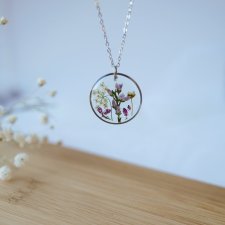 Naszyjnik z prawdziwymi kwiatami