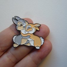 PIN PRZYPINKA BROSZKA UROCZE KRÓLIKI