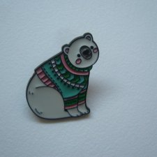 PIN PRZYPINKA BROSZKA NIEDŹWIEDŹ W SWETERKU