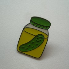 PIN PRZYPINKA BROSZKA WESOŁY OGÓREK W SŁOIKU