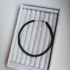 Choker z czarnej gumy