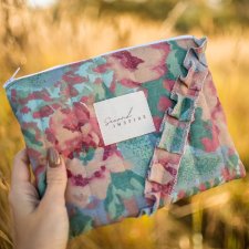 Kosmetyczka morska zieleń z kwiatami