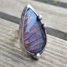 Ukryte fiolety - pierścionek regulowany