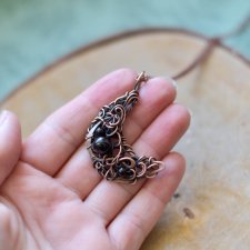 Naszyjnik z księżycowym wisiorem z onyksami czarnymi