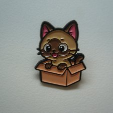 PIN PRZYPINKA KOTEK W KARTONIE