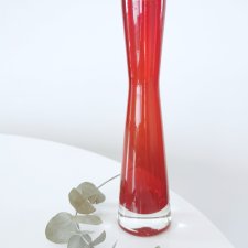 Wazonik rubinowy szklany, II połowa XX w.