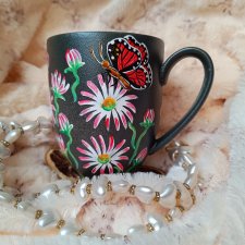 Ręcznie malowany epickie stokrotki i motyle kubek 400 ml.