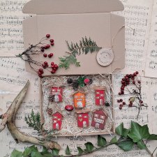 Małe czerwone domki do powieszenia no 2