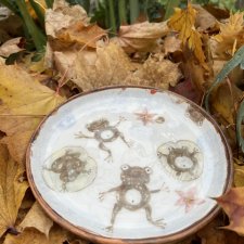 Ręcznie malowana ceramiczna miska – "Wesołe żabki" 16 cm