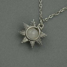 Mały wisiorek słoneczko kamień księżycowy, wire wrapping, stal chirurgiczna, słońce