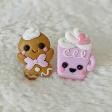 Różowe świąteczne kolczyki pierniczek i kubek