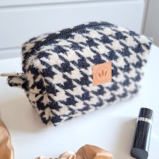 Puchata kosmetyczka kuferek Pepitka Beżowo-Czarna