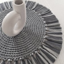 PODKŁADKA Z FRĘDZLAMI W ROZMIARZE XL