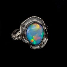 TĘCZOWY OPAL NA SREBRNEJ TACY