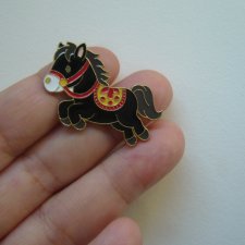 PIN PRZYPINKA BROSZKA KUCYK