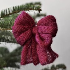 Kokardy świąteczne z moheru i jedwabiu ręcznie robione ozdoby na choinkę przytulna ekologiczna dekoracja bożonarodzeniowa z naturalnej włóczki zestaw