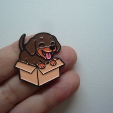 PIN PRZYPINKA BROSZKA PIES PIESEK JAMNIK W KARTONIE
