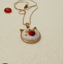 Ręcznie haftowany wisior  JENNY  stal szlachetna