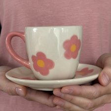 Filiżanka ze spodkiem - kwiaty