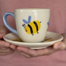 Filiżanka z talerzykiem - pszczółki