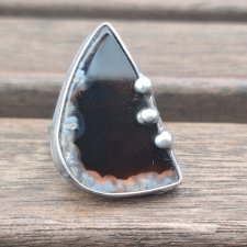 W czerni - pierścionek regulowany