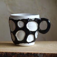 OTULANiE_kubek ceramiczny_czerń i biel