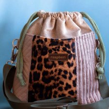 Patchworkowa listonoszka z kominem panterka