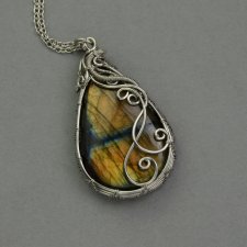 Wisiorek z labradorytem, wire wrapping, stal chirurgiczna, labradoryt wisior