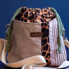 Patchworkowa listonoszka z kominem w panterkę