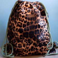 Welurowy workoplecak basic w panterkę