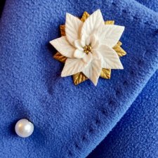 Broszka z kwiatem Gwiazdy betlejemskiej