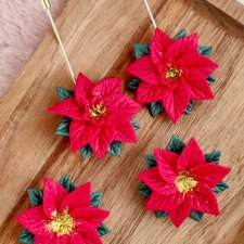 Broszka z kwiatem Gwiazdy betlejemskiej