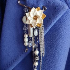 Broszka z kwiatem Gwiazdy betlejemskiej