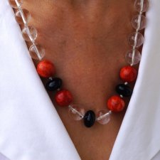 Naszyjnik z kwarcu, korala i onyksu 48 cm – ręcznie wiązany, supełkowany