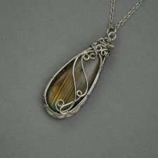 Wisiorek z labradorytem, wire wrapping, stal chirurgiczna, labradoryt wisior