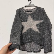 Puszysty sweter z dużą białą gwiazdą, włochacz "travis" 50% angora S M L