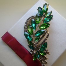 KRYSZTAŁOWA BROSZKA W ODCIENIACH ZIELENI