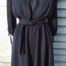 GRANATOWA SUKIENKA W BIAŁE GROSZKI